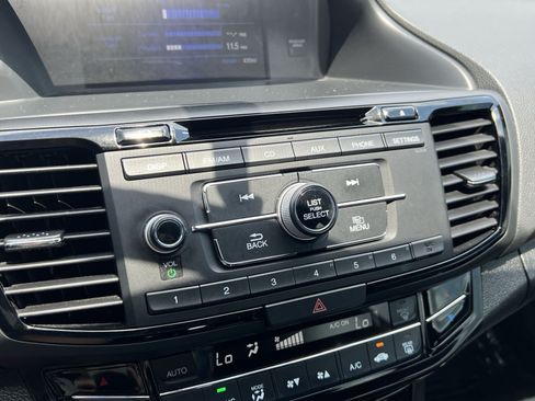 Used 2016 Honda Accord Sport image 19