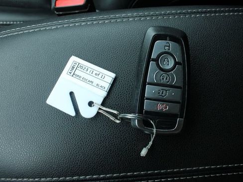 Used 2023 Ford Escape Platinum AWD/4WD image 30