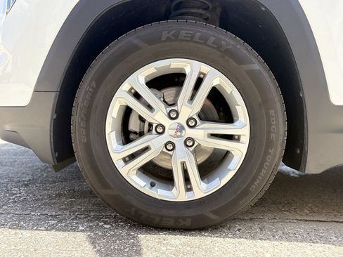 Used 2024 GMC Terrain SLE FWD image 9