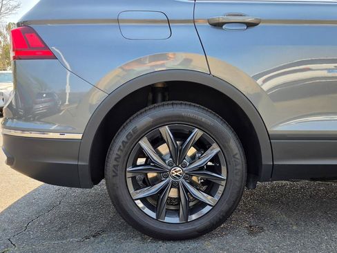 Used 2024 Volkswagen Tiguan SE image 15