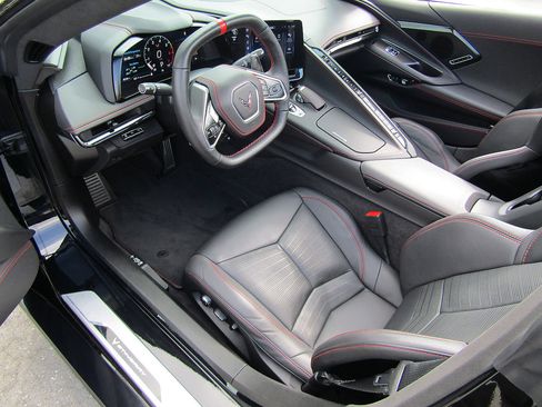 Used 2024 Chevrolet Corvette Stingray Premium Conv w/ Z51 Performance Package RWD image 10