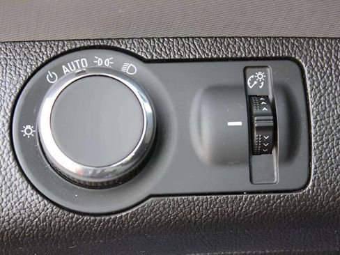 Used 2014 Chevrolet Sonic LT image 29