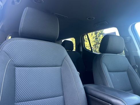 Used 2023 GMC Acadia SLE image 20