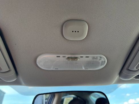 Used 2016 Nissan Versa SV FWD image 19