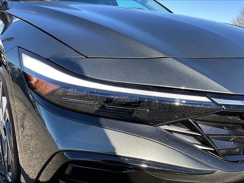 Used 2025 Hyundai Elantra SEL image 29