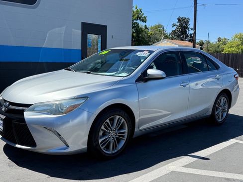 Used 2016 Toyota Camry SE FWD image 4