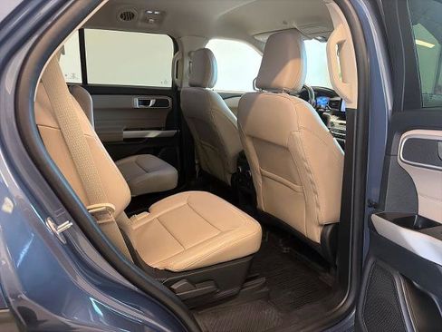Certified 2021 Ford Explorer XLT w/ Equipment Group 202A RWD image 7
