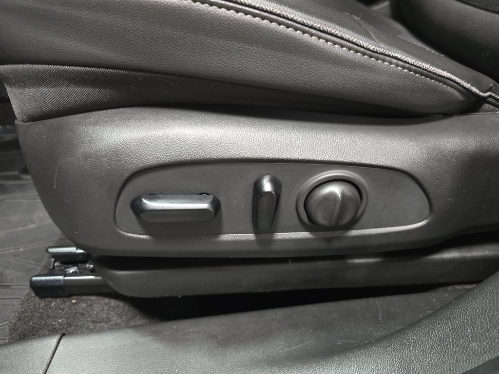 Used 2023 Buick Encore GX Preferred w/ Cold Weather Comfort Package AWD/4WD image 28