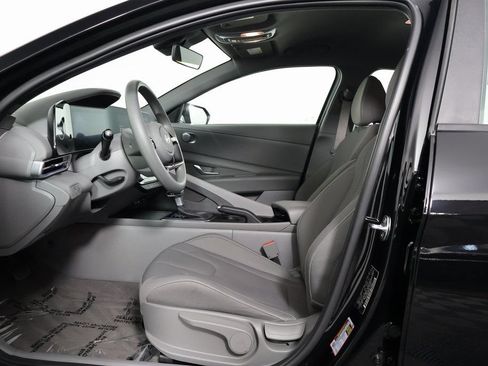 Used 2024 Hyundai Elantra SEL FWD image 10