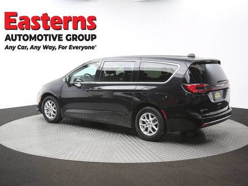 Used 2023 Chrysler Pacifica Touring-L FWD image 65