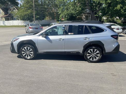 Used 2024 Subaru Outback Limited AWD/4WD image 2