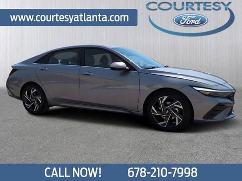 Used 2025 Hyundai Elantra SEL image 1