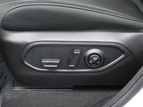 Used 2025 Jeep Grand Cherokee Laredo X RWD image 12