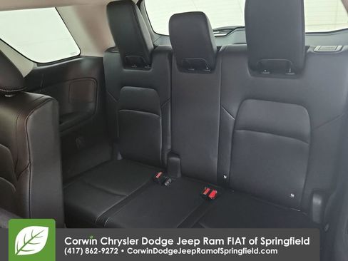 Used 2025 Nissan Pathfinder SL image 32