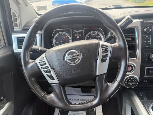 Used 2018 Nissan Titan SV w/ SV Convenience Package AWD/4WD image 15