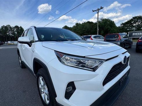 Used 2021 Toyota RAV4 XLE AWD/4WD image 18