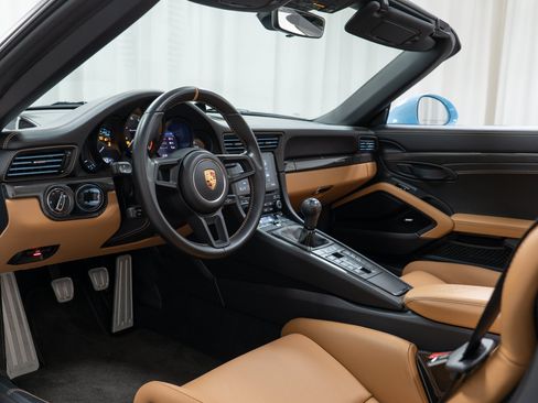 Certified 2019 Porsche 911 Speedster RWD image 19
