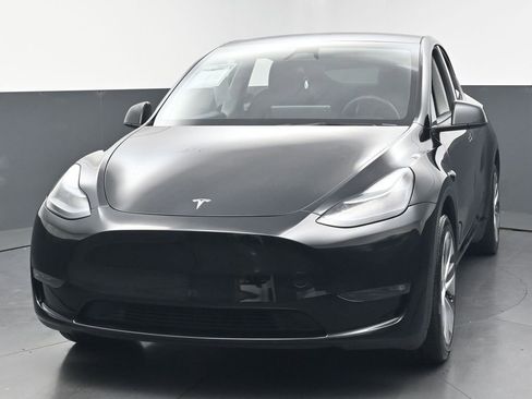 Used 2024 Tesla Model Y Long Range AWD/4WD image 6