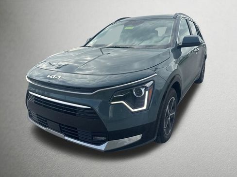 Used 2025 Kia Niro SX image 7