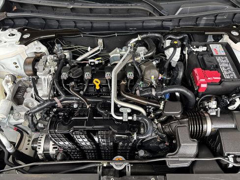 Used 2025 Nissan Altima 2.5 SV FWD image 32