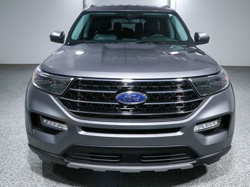 Used 2021 Ford Explorer XLT w/ Equipment Group 202A AWD/4WD image 4