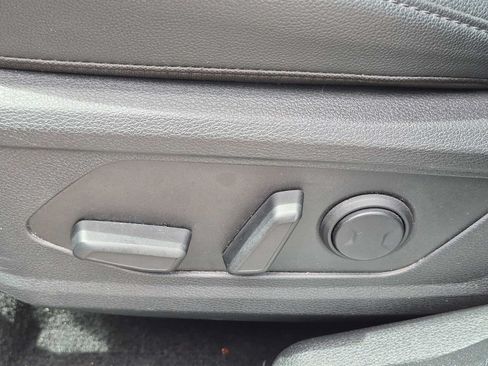 Used 2025 Kia Sportage EX FWD image 12