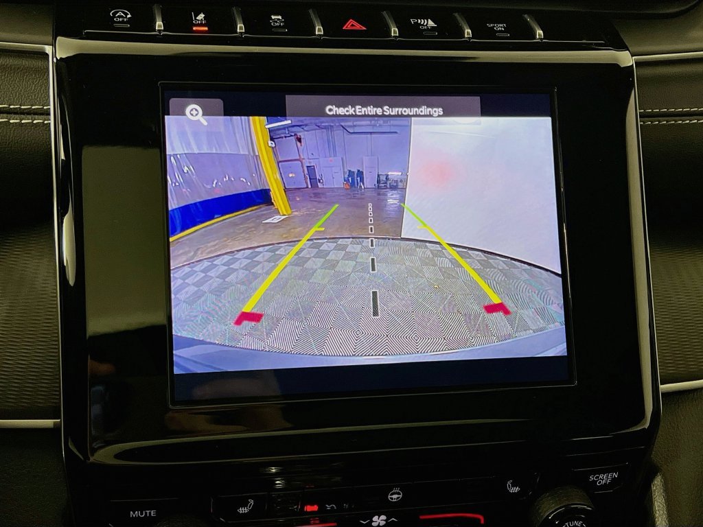 Used 2024 Jeep Grand Cherokee Altitude AWD/4WD image 13