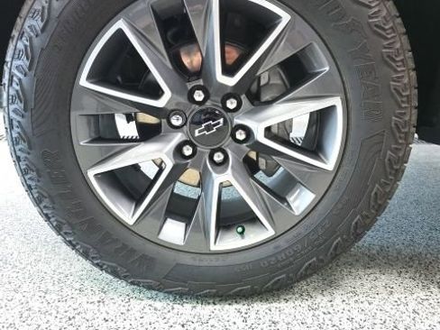 Used 2024 Chevrolet Tahoe Z71 w/ Luxury Package image 27