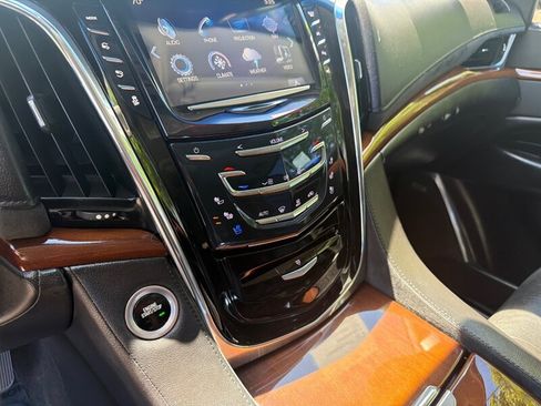 Used 2018 Cadillac Escalade ESV Premium Luxury AWD/4WD image 19