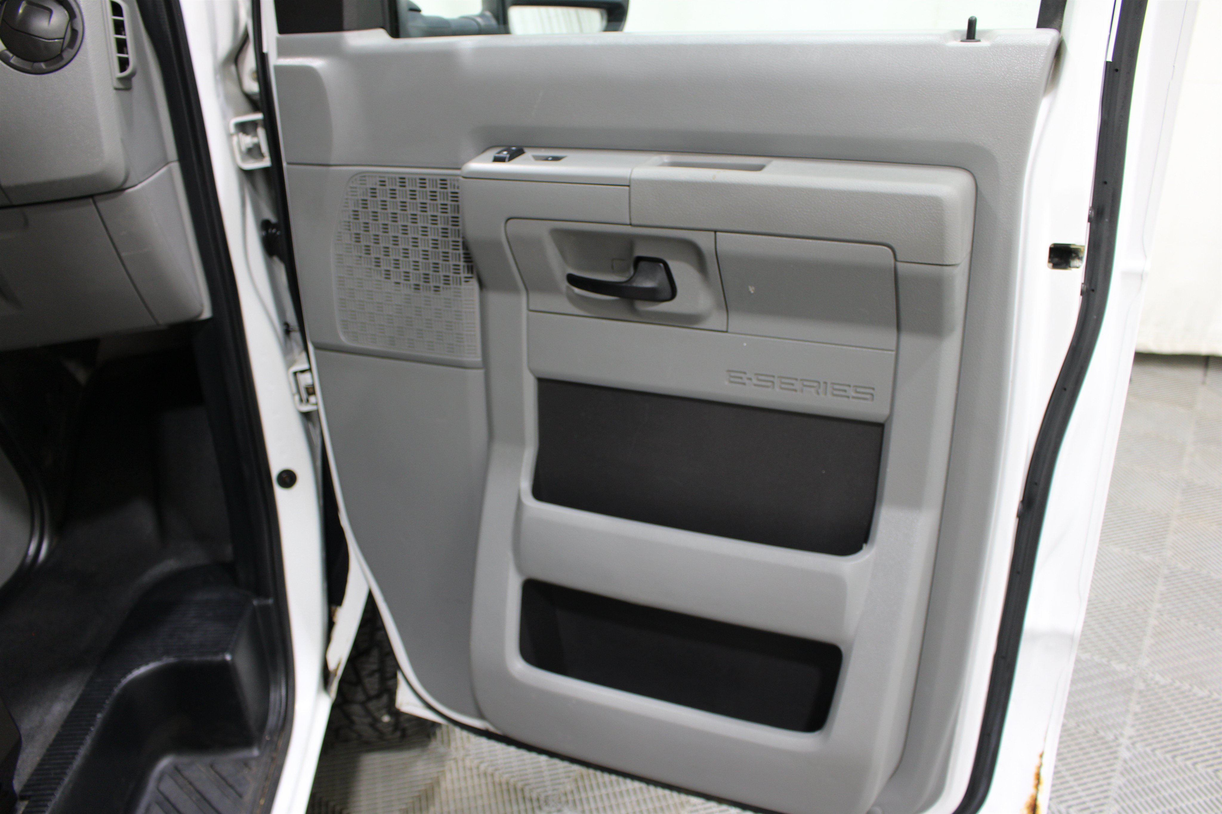 Used 2012 Ford E-350 and Econoline 350 Super Duty w/ PWR Locks & Windows Group RWD image 15