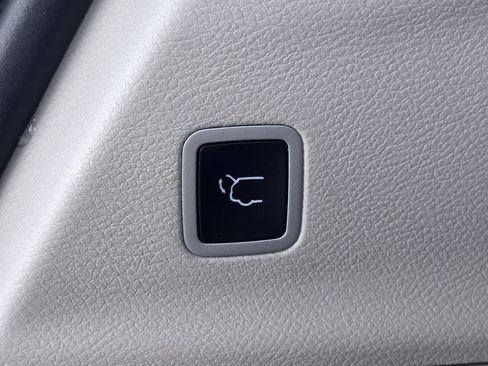 Used 2024 Chrysler Voyager LX FWD image 12