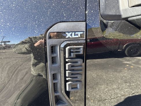 Used 2023 Ford F250 XLT w/ Black Appearance Package image 8