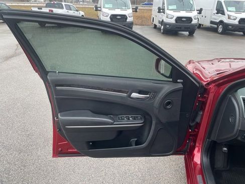 Used 2014 Chrysler 300 C image 17