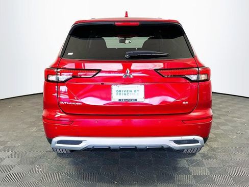 Used 2024 Mitsubishi Outlander SE image 7