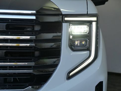 New 2026 GMC Sierra 1500 SLT w/ SLT Premium Plus Package AWD/4WD image 9