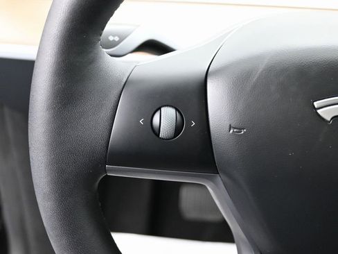 Used 2023 Tesla Model Y Long Range image 18