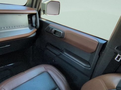 Used 2024 Ford Bronco Outer Banks AWD/4WD image 13