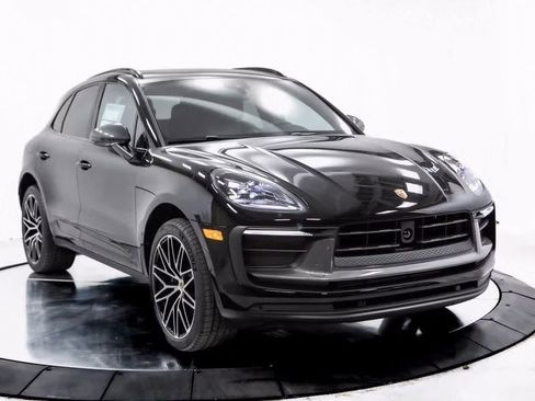 Certified 2025 Porsche Macan Turbo image 9