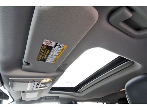 Used 2023 Toyota Highlander XLE FWD image 31