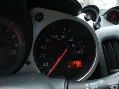 Used 2011 Nissan 370Z Coupe RWD image 23