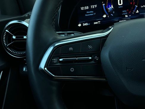 Used 2025 Chevrolet Equinox LT image 32