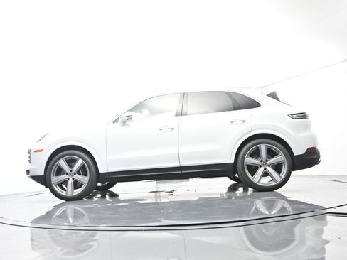 Certified 2025 Porsche Cayenne AWD/4WD image 45