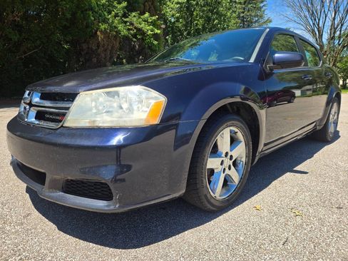 Used 2012 Dodge Avenger SXT FWD image 2