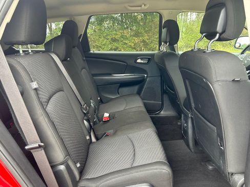 Used 2020 Dodge Journey SE w/ SE Popular Equipment Group FWD image 18