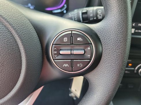 Used 2025 Kia Soul LX w/ LX Technology Package FWD image 18