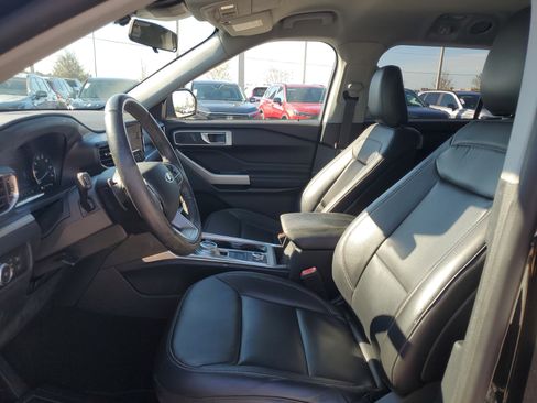 Used 2020 Ford Explorer XLT w/ Equipment Group 202A image 25