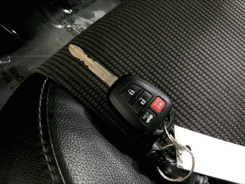 Used 2016 Toyota Corolla S FWD image 15