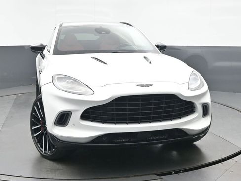 Used 2022 Aston Martin DBX image 8