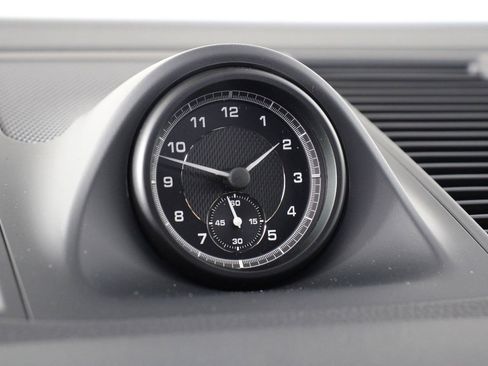 New 2026 Porsche Macan image 16