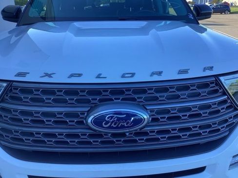 Used 2022 Ford Explorer XLT w/ Equipment Group 202A AWD/4WD image 5